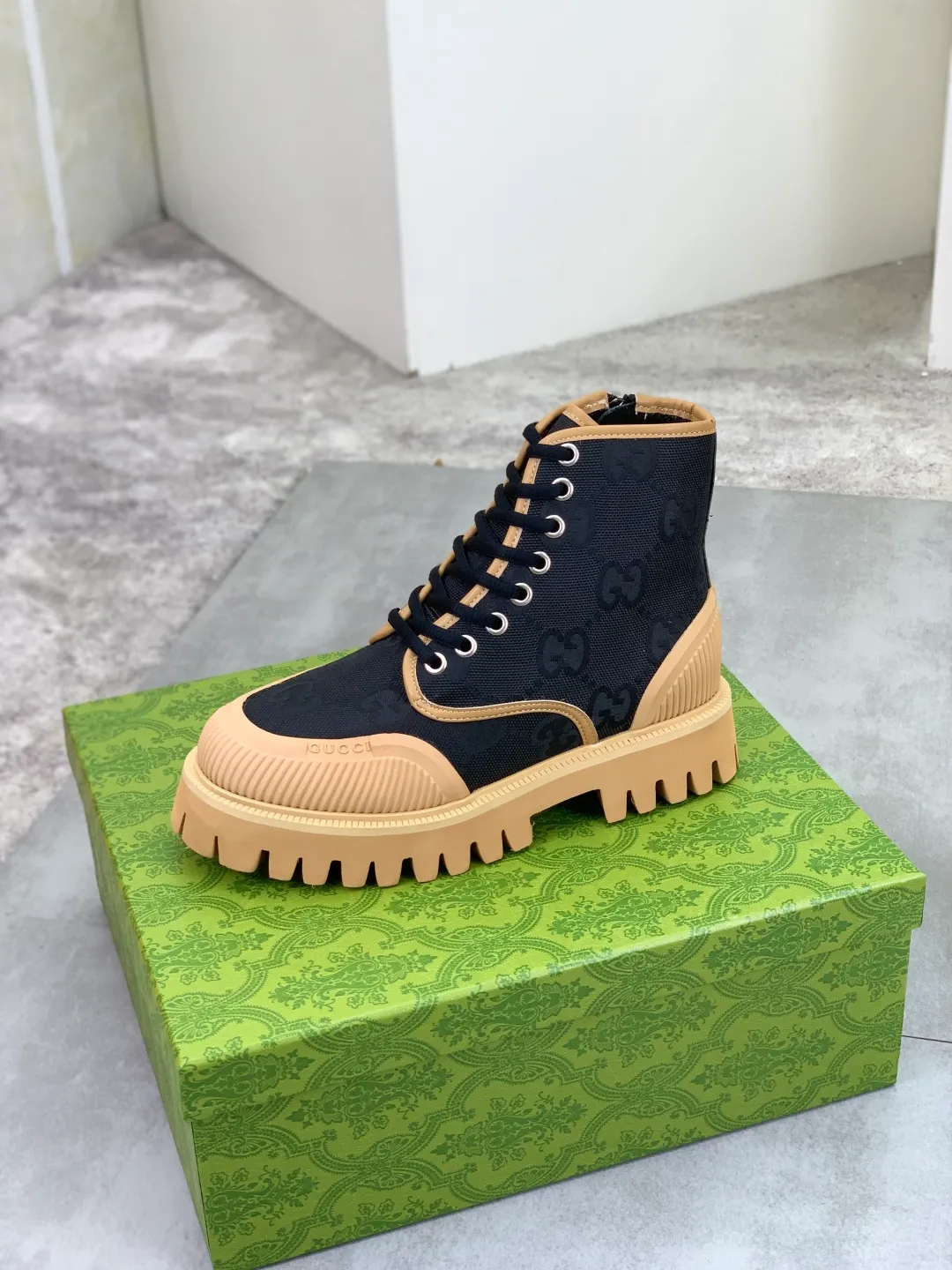 Men's Men's Shoes 💰P500 💰【New Style】 Gucci lazy slip-on couple 🧑‍🤝‍🧑 style high-top leather shoes hot selection (Gucci GUCCI) official website latest Gucci lazy 🎁 leather shoes, hot style 💥 style is simple and elegant, exclusive for trendy men. Unique official website latest brand original double G pressure Floral elements👑Original Gucci decoration, fashionable and elegant, the fabric is original calfskin with double G denim✅fully imported soft sheepskin lining, the official website specifies wear-resistant lightweight foam business outsole, the classic model is taken in real life🎬Number of yards: 36-46 Various colors available